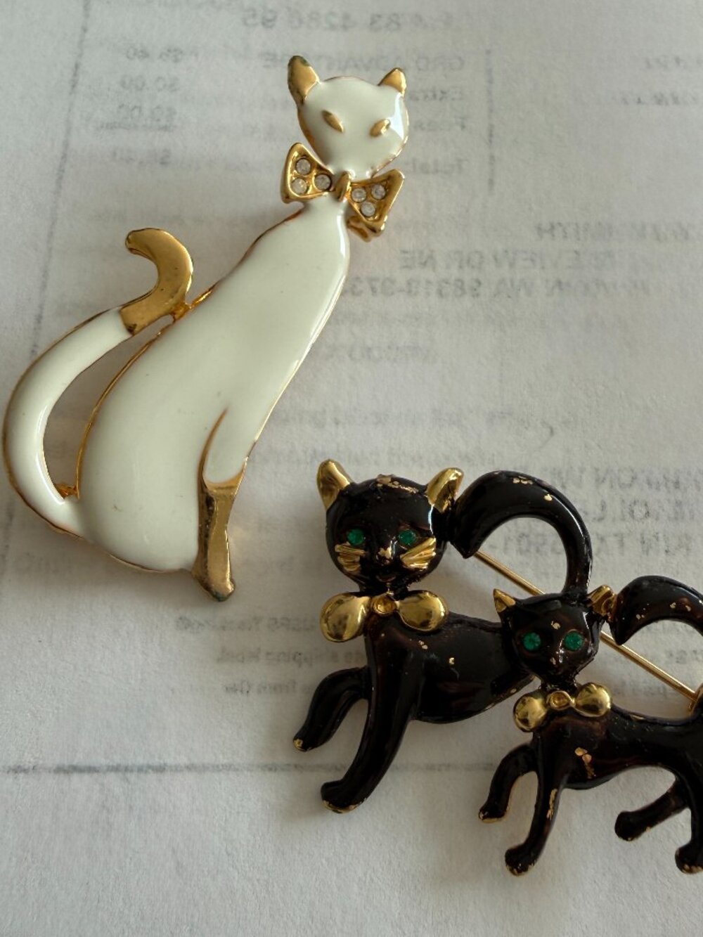 Vintage Enamel Bow Tie Kitty Cat Pins Brooch SET